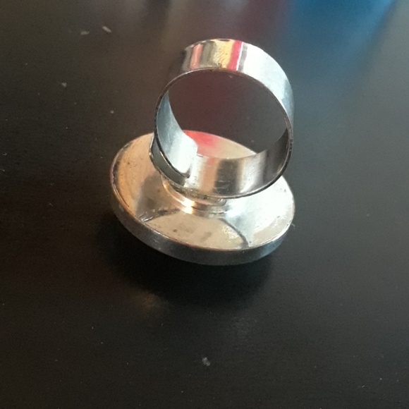 Zombie Pinup Girl Ring - Picture 3 of 3